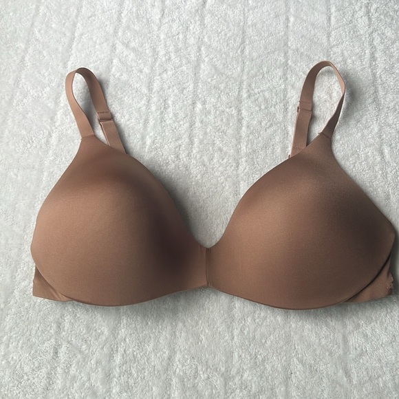 SKIMS Wireless Form Push-Up Plunge Bra - Picture 6 of 14